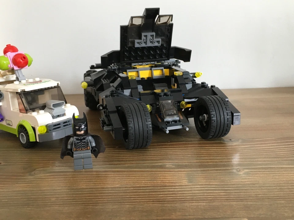 LEGO Batman: The Tumbler: Joker's Ice Cream Surprise (7888) - Image 3 of 4
