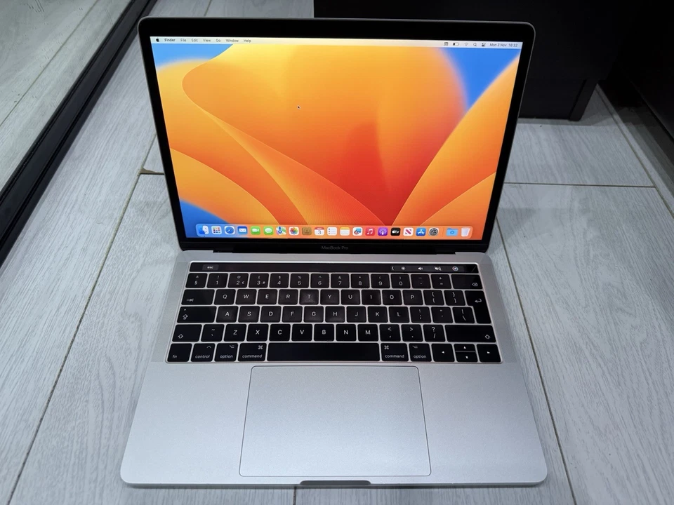 Apple MacBook Pro Retina 13.3" 2017 - 512GB SSD 8GB Ram 3.1GHz Core i5 - Silver - Image 4 of 4