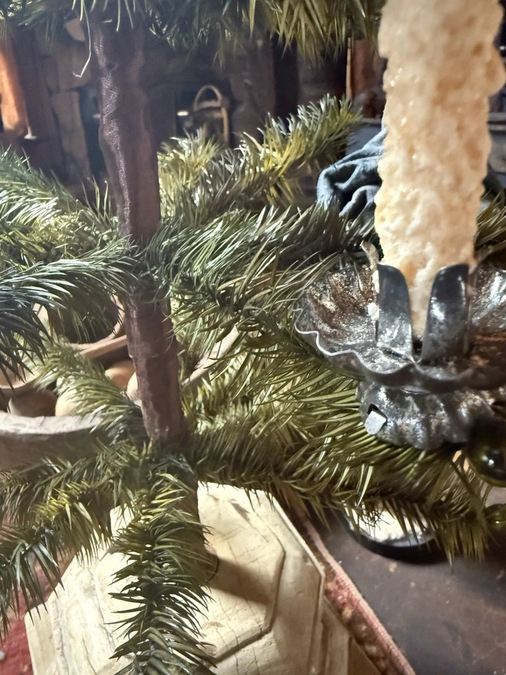 Impresionante árbol de Navidad primitivo pedestal de madera antiguo artículos de cabina tempranos Foto 4 de 4