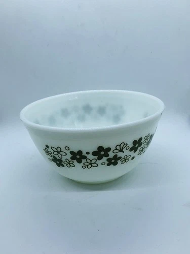 Pyrex Crazy Daisy 1.5 quart mixing bowl vintage