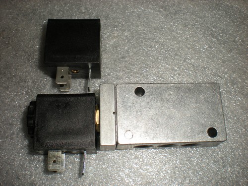 New Mead Dynamics LTV-115DD-24VDC Solenoid-Operated 5 Port Air Control Valve - Picture 4 of 10