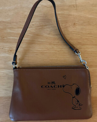 NEW Coach authentic tan leather snoopy wristlet F65193 | eBay