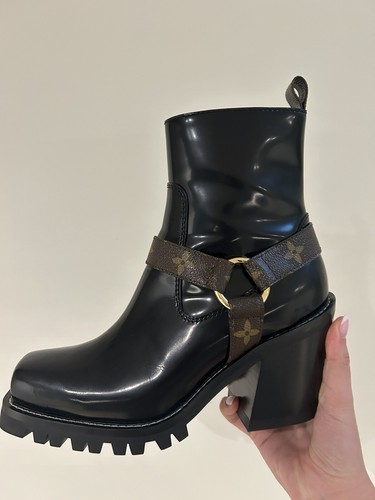 Women’s Authentic Louis Vuitton Ankle Boots - Picture 3 of 6