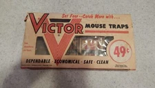 Victor Mouse Traps With Display Box and  3 Unused   Traps - 1953