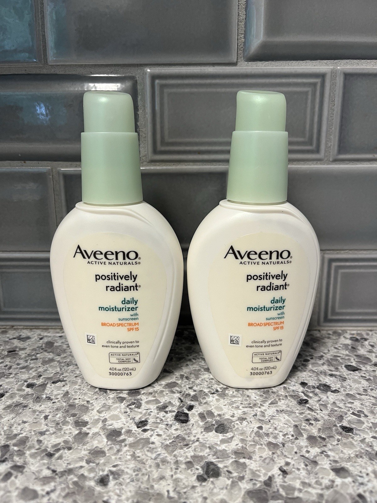Aveeno Radiant Daily Moisturizer SPF 15 4oz Set of 2 90% Full