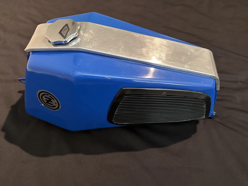 Бензобак для мотоцикла CZ 1973 400 куб. см мотокросс от оригинального производителя новый из старых запасов никогда не использовался - Изображение 2 из 4