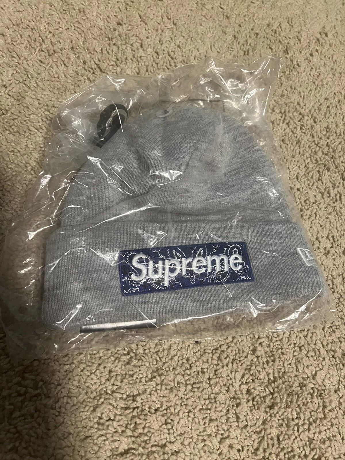 Boîte à bandana gris bruyère Supreme New Era logo beanie FW19