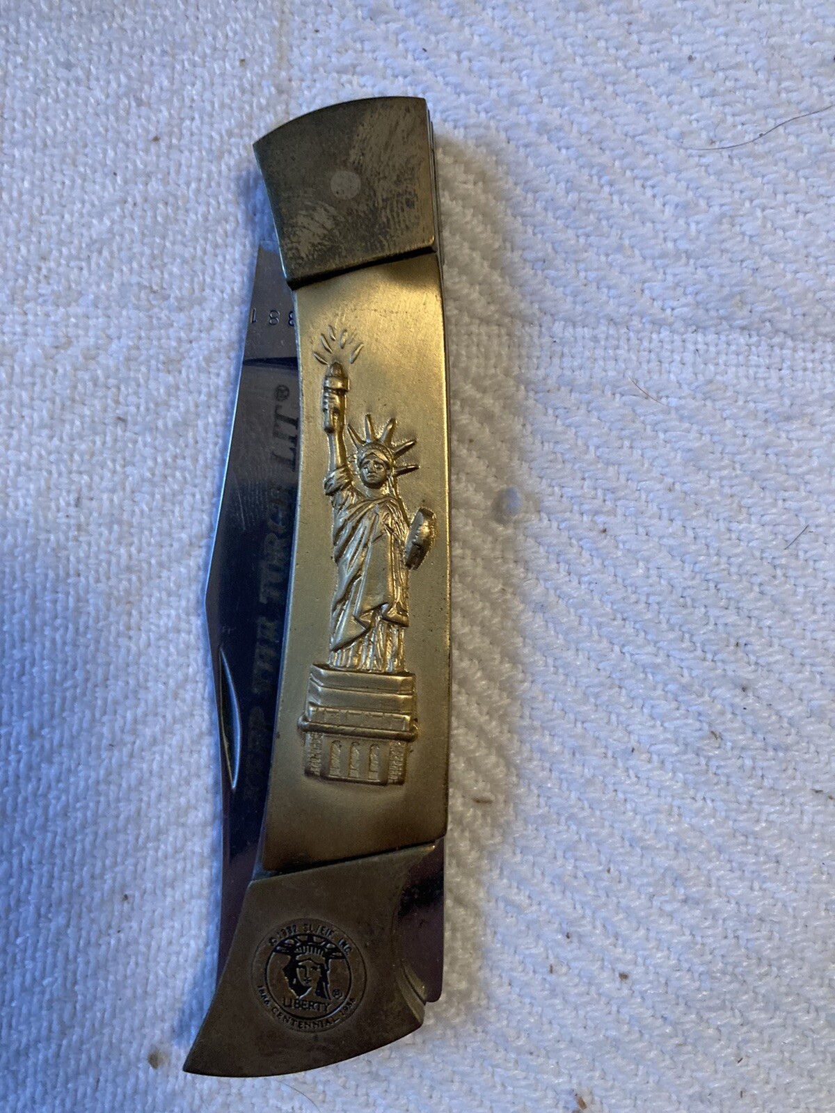 Vintage Statue of Liberty Knife Collectors 1986 with pin "Keep the