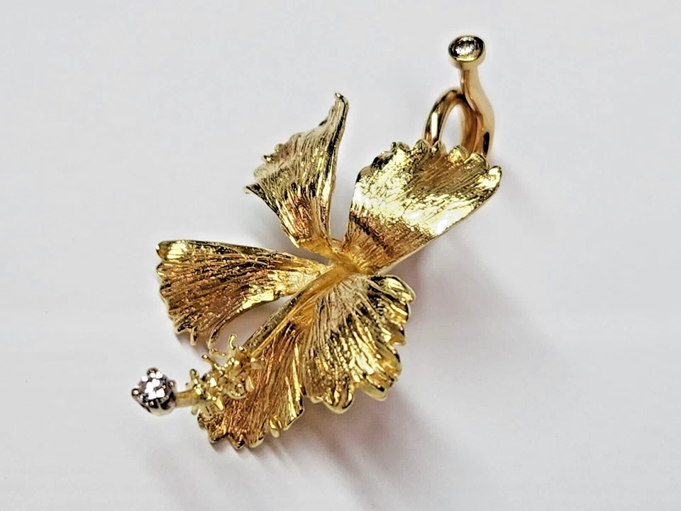 华丽 18 天金木槿花 0.08 克拉 钻石吊坠 * 无链 * — 第 3/4 张图片