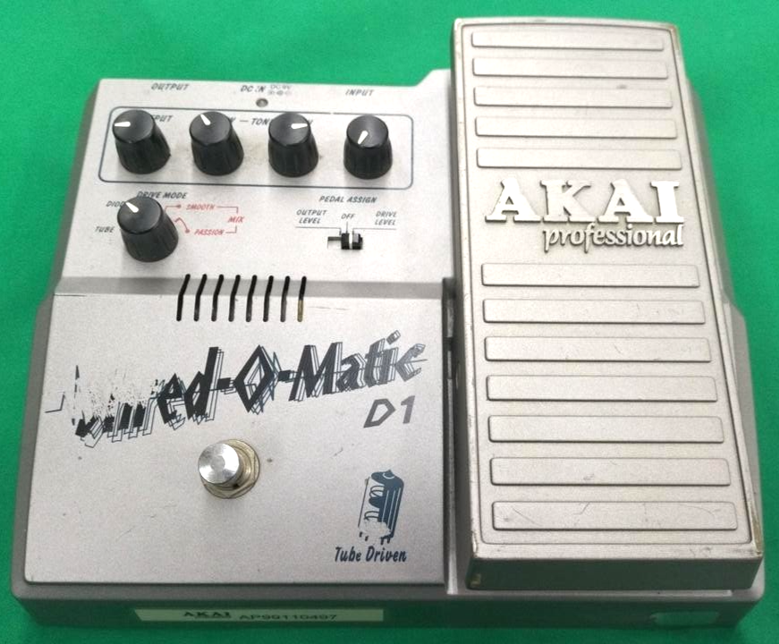 AKAI D1 Shred-O-Matic Tube Distortion Guitar Effect Pedal | eBay