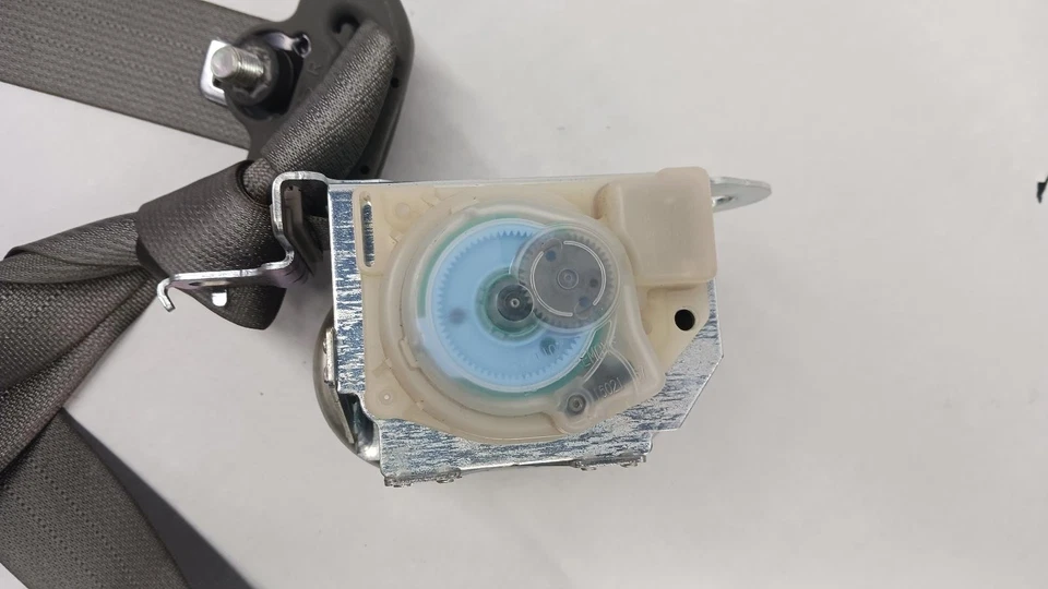 '12-'20 NISSAN NV 2500 Front Seat Belt passenger retractor gray OEM 6 Month Wnty - Image 4 of 4