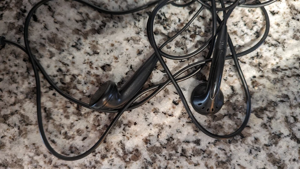 WIRED ALCATEL EARPHONES HEADPHONES HANDSFREE MIC 3.5MM HEADSET EARBUDS CELLPHONE - Image 2 of 4