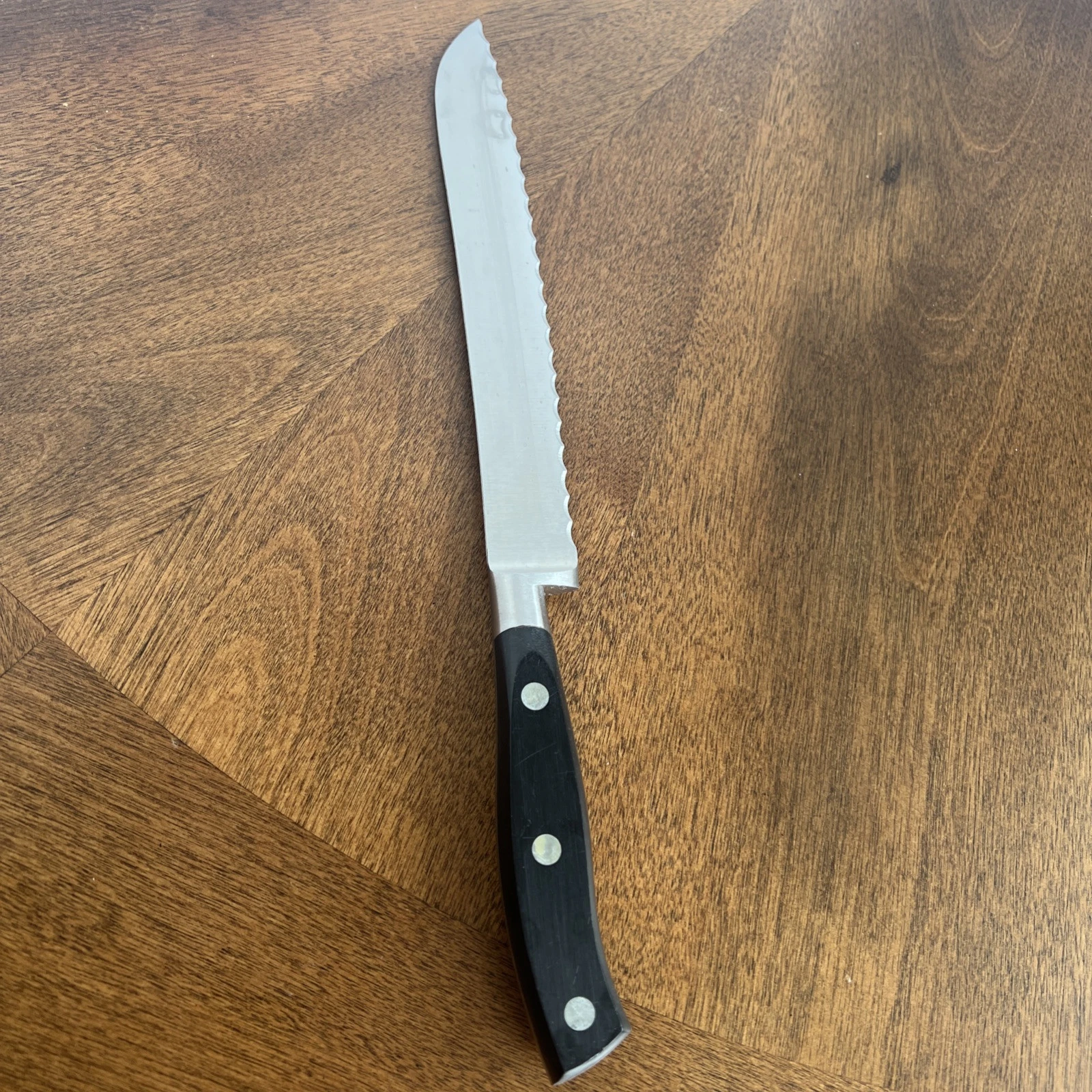 J A Henckels International 19006-200 8" Bread Slicing Knife Serrated Spain