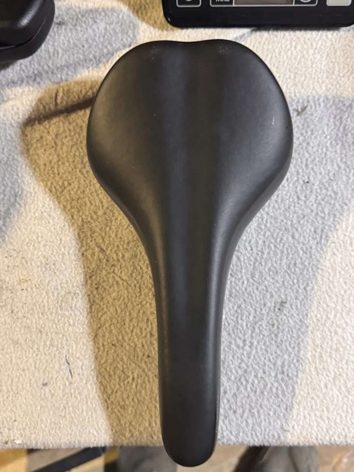 Sillín de asiento Diamondback OEM negro/ted Cr-Mo elegante plano Foto 3 de 4