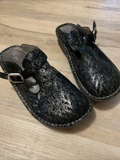 Alegria Classic Minnow Clogs Pre Owned Size 37 Woman’s Blue And Black