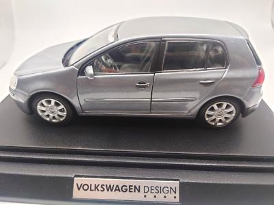 Volkswagen Golf 1/24 Novelty Minicar Case is partially CRACKED