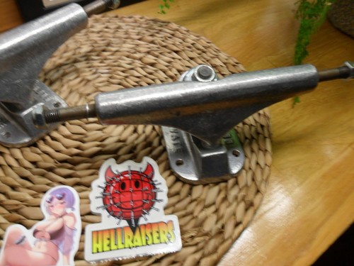 VINTAGE PAIR OF NOS ELEVATE SKATEBOARD TRUCKS MADE IN THE USA ...... UK EBAYER - Picture 7 of 8