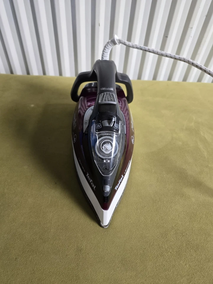 Tefal FV9788 Ultimate Anti Scale Steam Iron, 3000 Watt, - Image 3 of 4