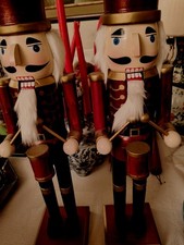 Coppia Di Burattini. In Legno Dell' Opera Lo Schiaccianoci