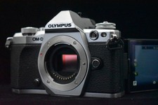  US Duty Paid Olympus OM-D E-M5 Mark II 16.1MP Digital SLR Camera Silver 8688