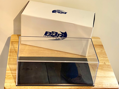 Display box / Boîte vitrine BBR 1:18 - Base similicuir noir - Not new / Occasion - Afbeelding 2 van 5