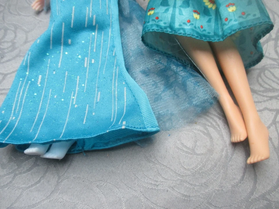 Barbiepuppen: Anna und Elsa, bekleidet - Bild 2 von 3