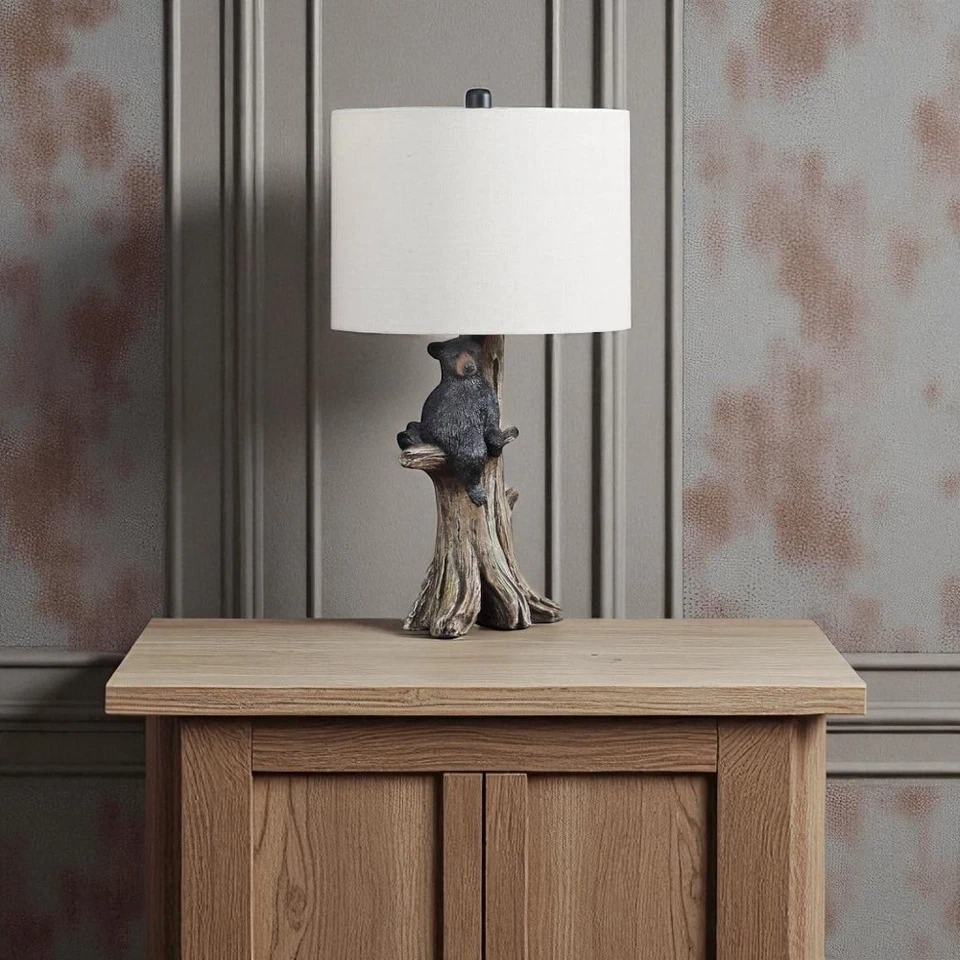 Lámpara de mesa ORE International oso negro en árbol 24,75" pantalla de algodón poliresina Foto 3 de 4