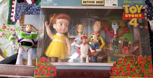 toy story 4 antique dolls