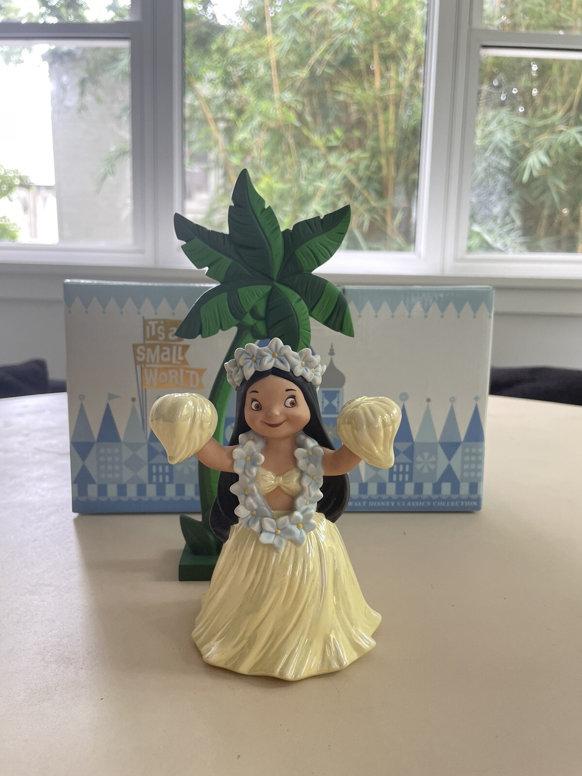 Disney WDCC It's A Small World Tahiti Maeva Welcome Figurine