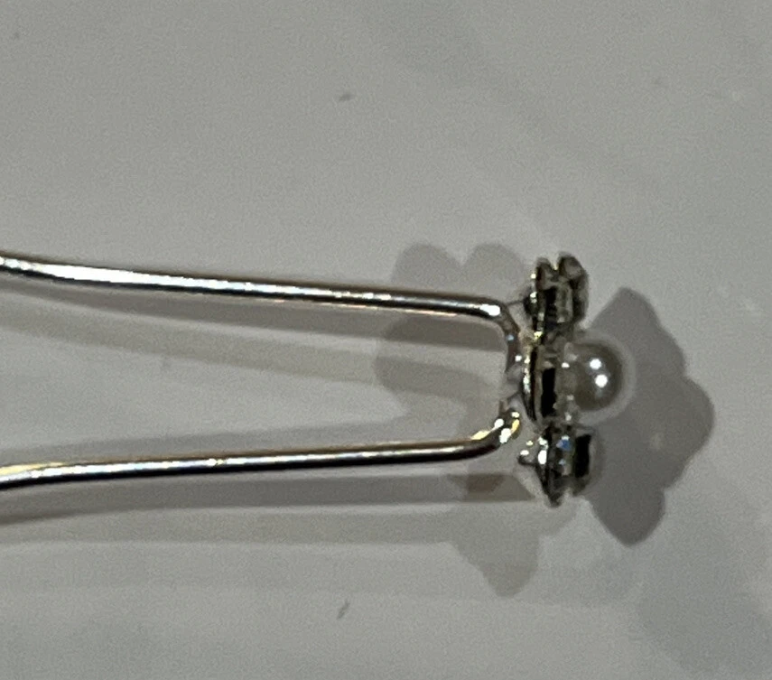 Juego de 5 alfileres para el cabello con pétalos de flores de estrás de cristal y centro de perlas de imitación Foto 4 de 4