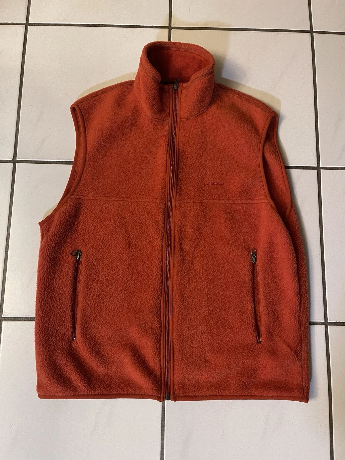 Patagonia Synchilla Red Orange Vintage Mens Outdoor Fleece Vest Size Medium
Opens in a new window or