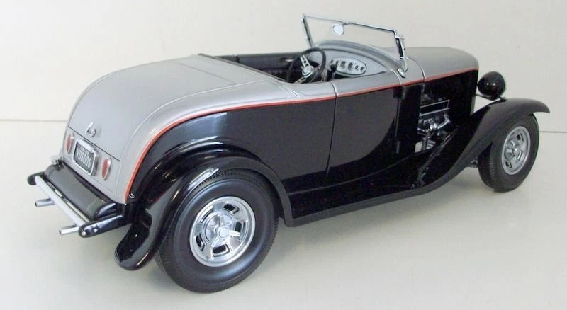 GMP 1/18 Scale - G1805008 Ford vintage Deuce Series #6 Highboy Black / silver - Image 2 of 4