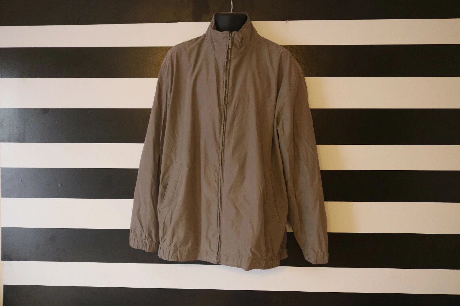 Casual Club Men's Windbreaker Jacket Zip Up Olive Size XXL
Opens in a new window or tab