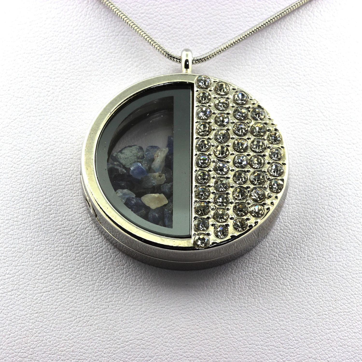 Collier bénitoïte brute modèle demi-cercle : idée cadeau d'exception