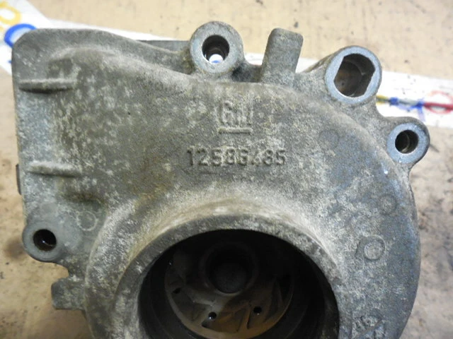 Bomba de refrigerante de agua motor delantero turbo Saab 9-3 2004-11 2,0 L 12586485 Foto 2 de 4