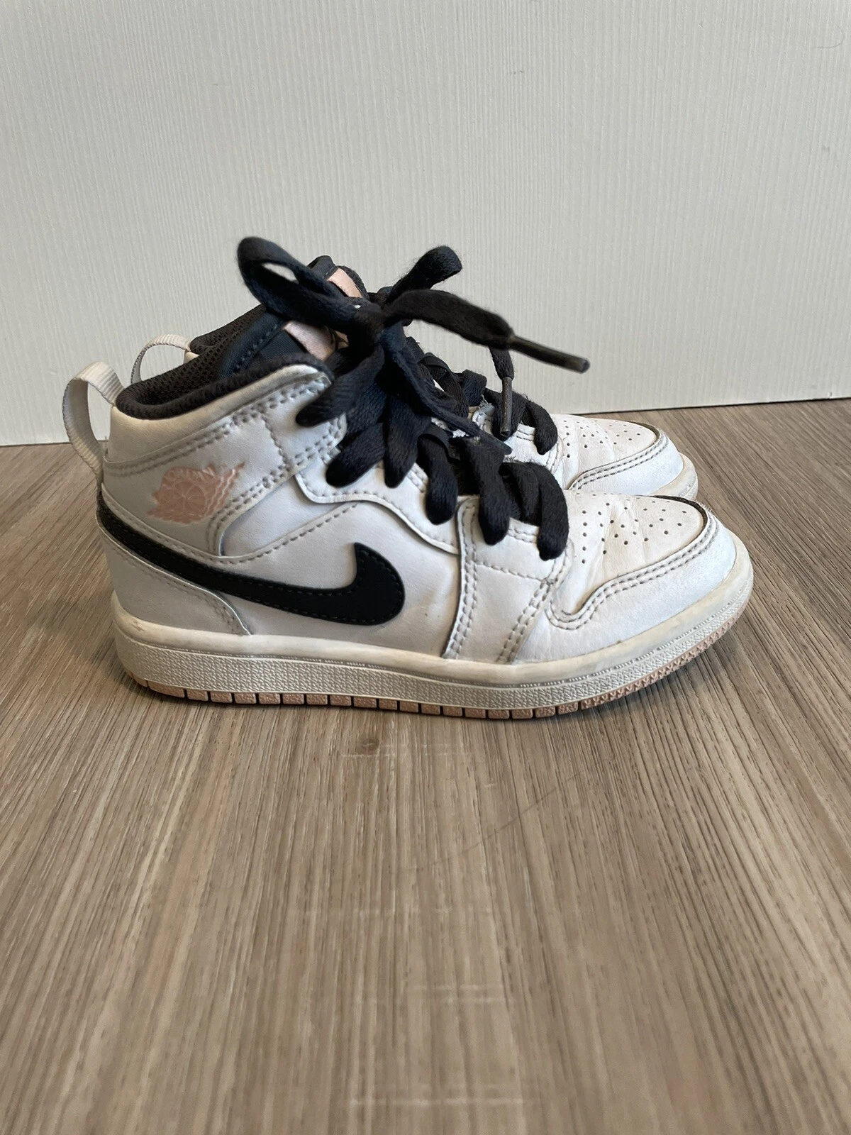 Scarpe da ginnastica Nike Air Jordan 1 medie ragazze taglia 10 5C 640734 180 bianche rosa