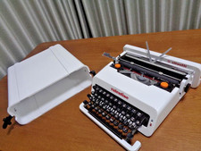Olivetti Valentine Red Typewriter Vintage From Japan Excellent F/S in stock thumbnail