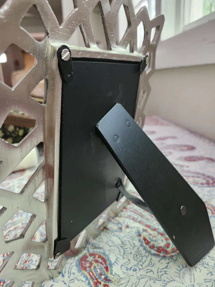 Marco de fotos estilo MCM brutalista de metal plateado se adapta a fechas de fotos de 4x6" de 2012 Foto 4 de 4