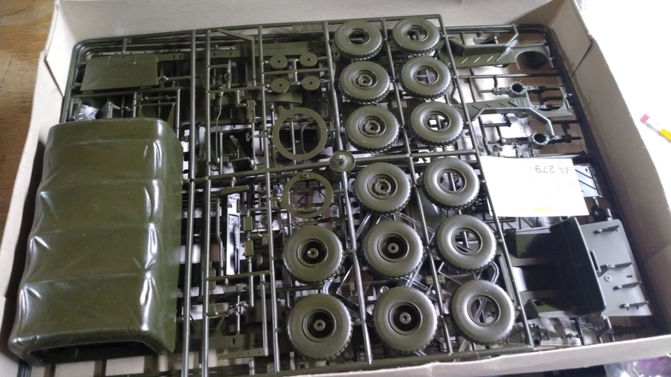 1/35 ITALERI/TAMIYA MODERN TRUCK LOT OF 3 GREAT KITS. READ! GOOD DEAL! - Image 3 of 4