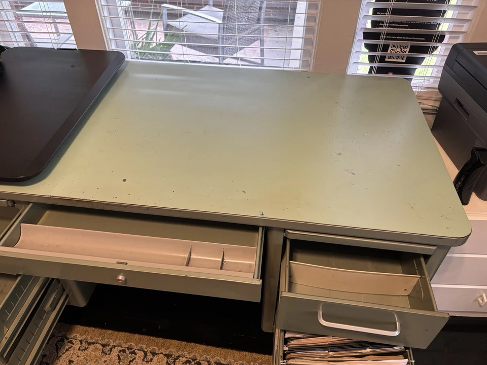 Escritorio cisterna vintage de acero Mid-Century Foto 4 de 4