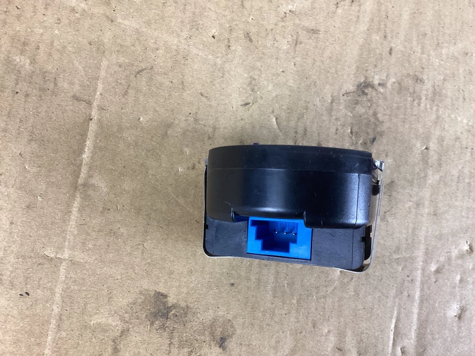 2013 - 2016 Mercedes Benz GL450 X166 Windshield Rain Sentinel Sensor Module OEM - Image 4 of 4