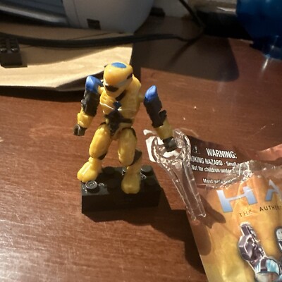 Mega Bloks Halo Series 3 Blind Bag Yellow Covenant Elite Pilot Figure