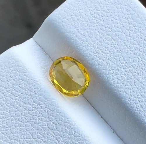 AIG Certified 1.13ct Vivid Yellow Sapphire | Natural from Madagascar - Picture 2 of 7