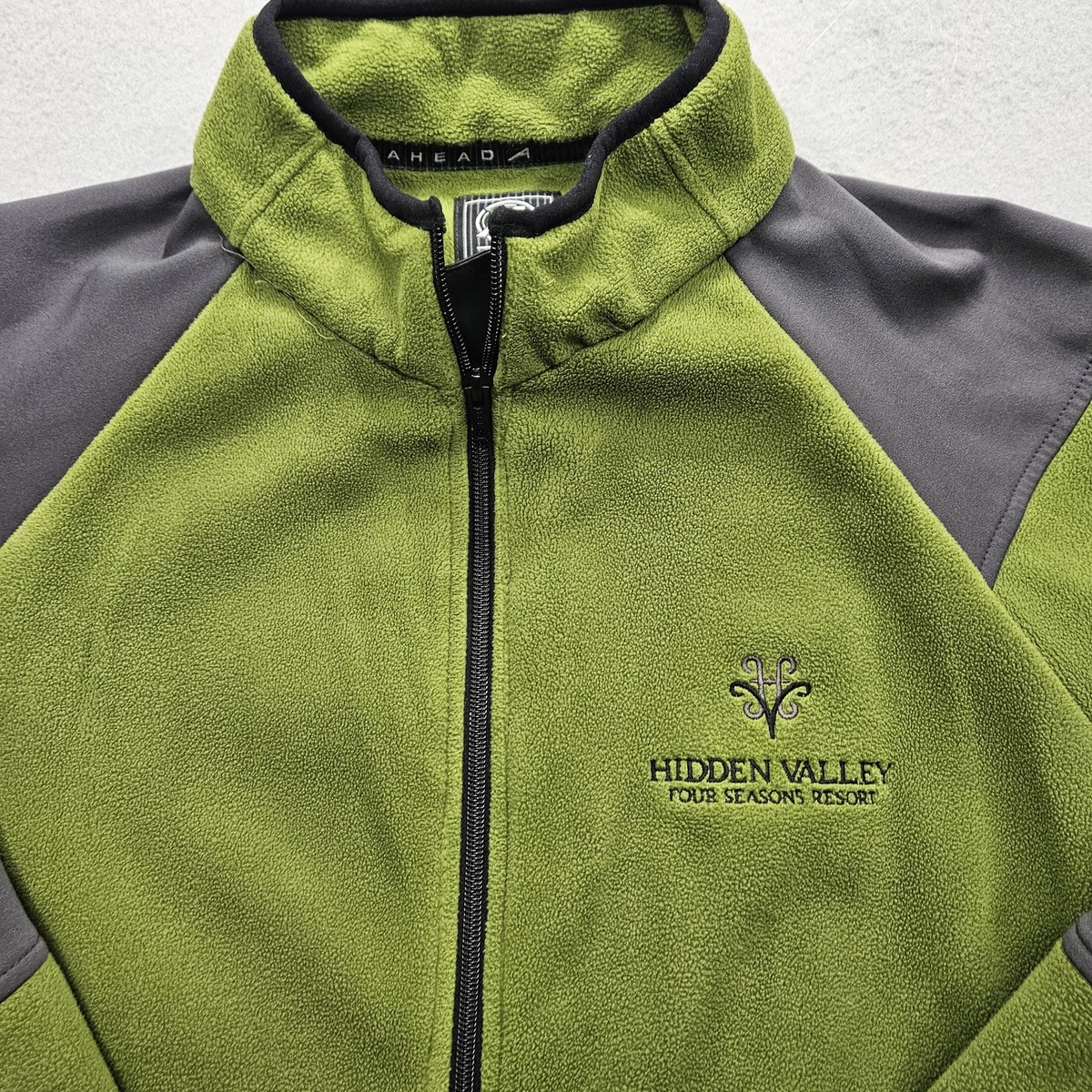 Hidden Valley Four Seasons Ahead Authentics Men's Large Green Zip