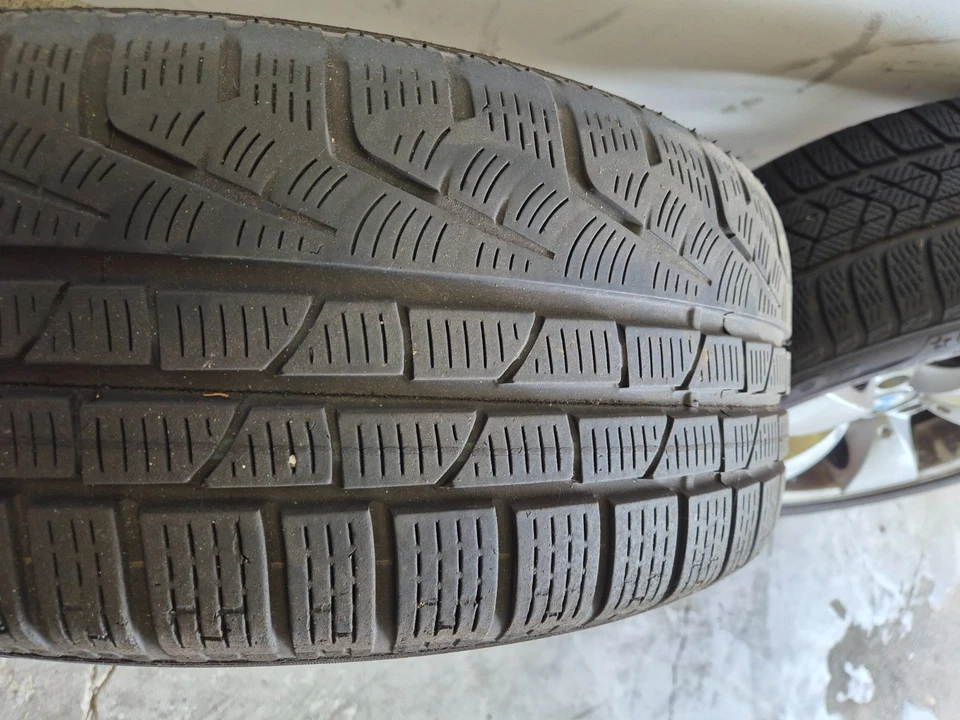 4 BMW Alufelgen 17 zoll mit Winterreifen Pirelli 225/50 R17, Run flat - Bild 3 von 4