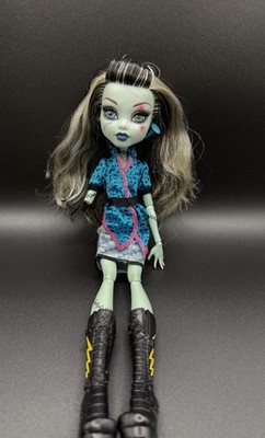 Mattel 2012 - G1 Monster High Doll Scaris City of Frights Frankie Stein 1 Arm