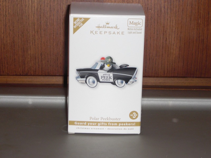 2010 Hallmark Keepsake POLAR PEEKBUSTER Motion Activated Lights Sound Free S/H