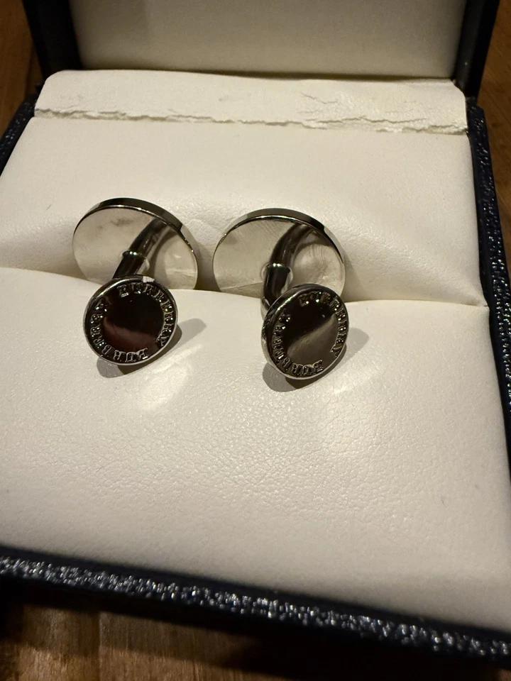 Gemelos Burberry nueva caja dañada Foto 3 de 4