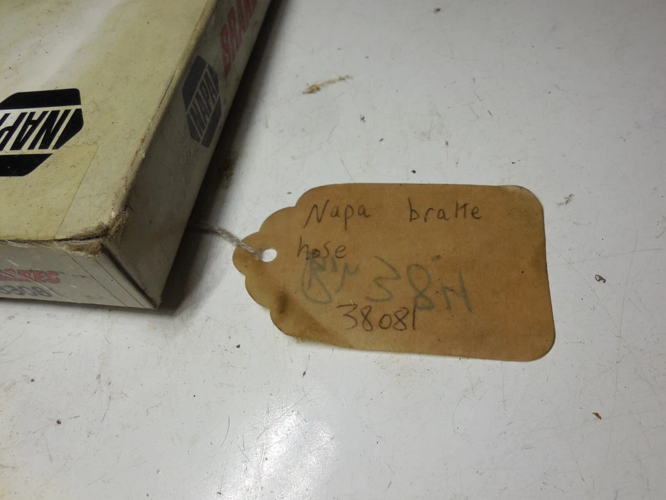 Manguera de freno central trasera NAPA Ultra Premium 38081 para Buick Cadillac Pontiac Foto 4 de 4