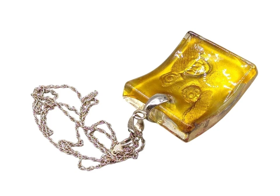 Colgante Millefiori de vidrio artístico dicroico con baño de oro blanco de 18 quilates en delicada estrella Foto 4 de 4